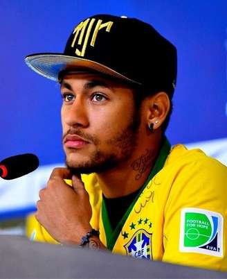 <p>O atacante Neymar postou uma foto e se disse feliz com a convocação</p>