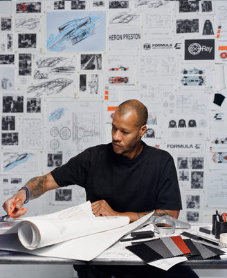 Heron Preston, designer norte-americano que se une à Fórmula E em parceria que conecta moda, automobilismo e sustentabilidade