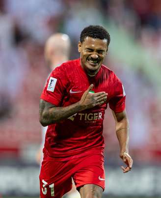 Kauan Santos comemorando 