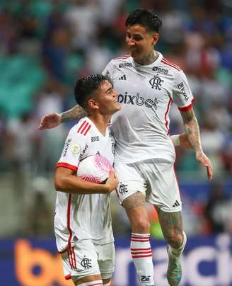 Alcaraz comemorando seu primeiro gol pelo Flamengo. ( Gilvan de Souza/CRF)