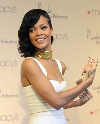 Rihanna lança seu novo perfume, Nude