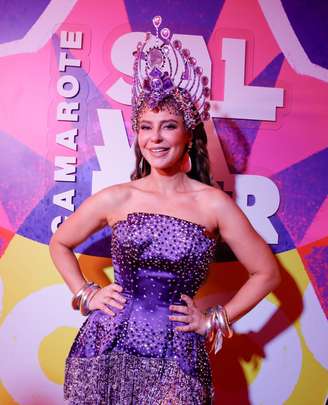 Paolla Oliveira curtiu a primeira noite de carnaval no Camarote Salvador