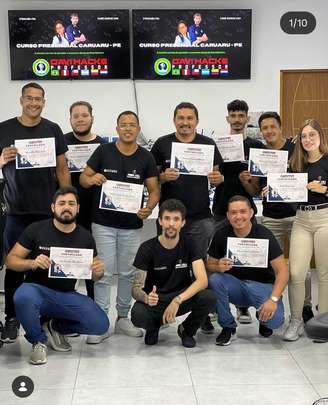 Professor Davi com seus alunos