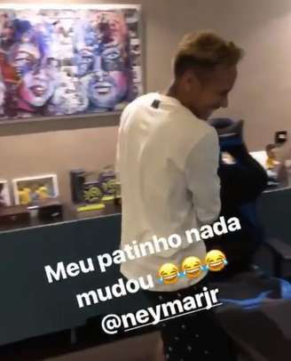 Neymar ainda tem quadro de Bruna Marquezine no escritório (Foto: Reprodução/ Instagram)