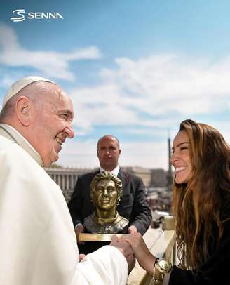 Bianca Senna, sobrinha de Ayrton, presenteou o papa em 2019.