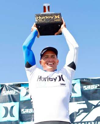 Kelly Slater recebe convite da WSL para evento em Trestles. 