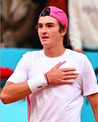 João Fonseca entra em quadra neste sábado par abuscar mais uma final.