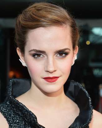 A maquiagem de Emma Watson é ótima para quem tem vinte anos: ousada e natural 