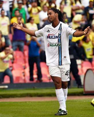  Ronaldinho brilha em vitória do Querétaro