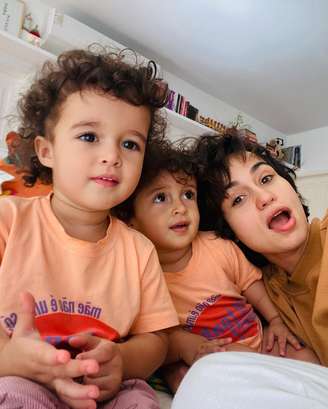 Nanda Costa e as filhas Kim e Tiê