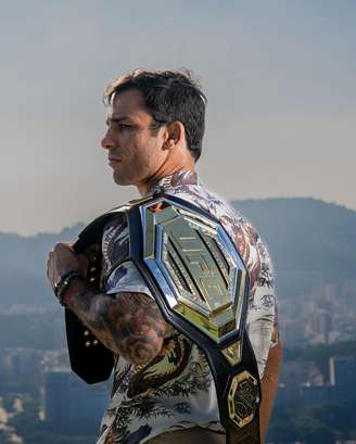 Alexandre Pantoja defenderá cinturão no UFC 301 