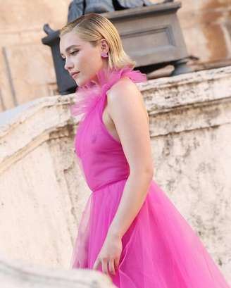 Florence Pugh causou polêmica ao aparecer com vestido transparente no Festival de Cannes 2022