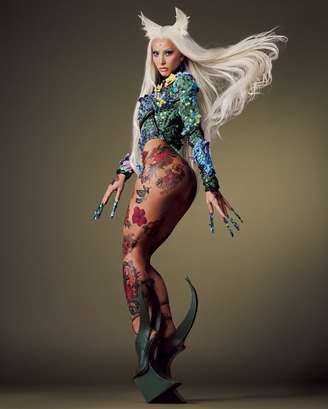 Sabrina Sato evocou uma elfa com um look Schiaparelli 