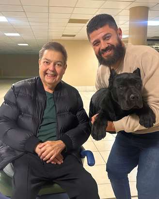 Faustão reaparece nas redes sem cadeira de rodas e chama atenção de fãs