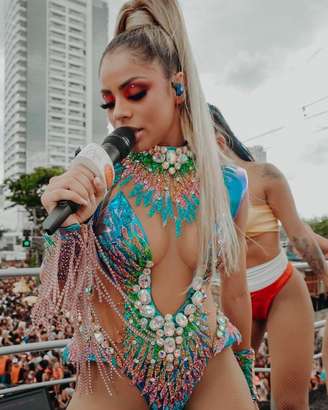 Lexa completou seus 25 anos durante o Carnaval 2020