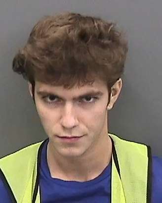 Graham Ivan Clark, 17, posa para foto feita pela polícia de Tampa, Flórida. Ele é acusado de envolvimento em ataque hacker contra o Twitter. 31/7/2020.  Hillsborough County Sheriff's Office/Handout via REUTERS.  
