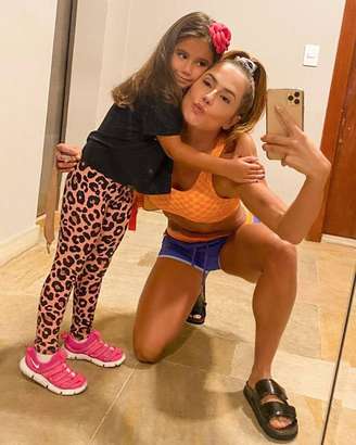 Deborah Secco e sua filha Maria Flor, de 5 anos, que estreia como atriz.