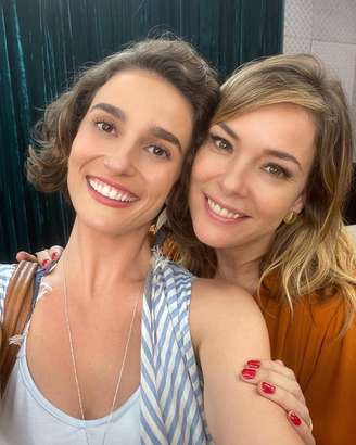 As atrizes Priscila Sztejnman e Regiane Alves, que interpretam, respectivamente, Helena e Clara na novela 'Vai na Fé', da Rede Globo. chegaram a se manifestar após tamanha repercussão