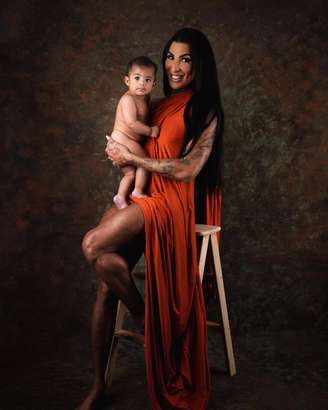 A cantora Pepita com o seu filho, Lucca