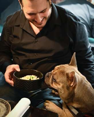 Fiuto recebe tanto os pets quanto os tutores dos animaizinhos