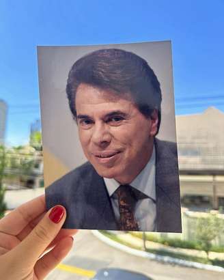 Gabriela Abravanel, sobrinha-neta de Silvio Santos, mostrou foto dada a ela pelo apresentador.