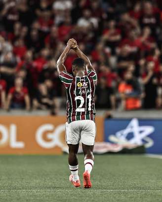 Jhon Arias se redimiu pelo pênalti perdido com um golaço e se desculpou com a torcida FOTO: LUCAS MERÇON / FLUMINENSE F.C.