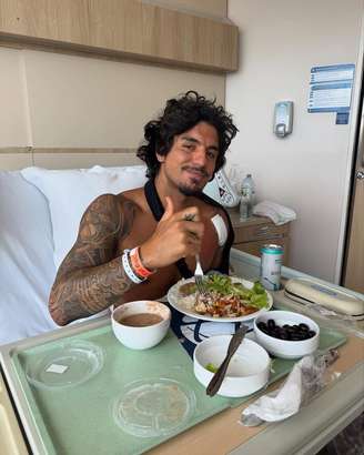 Gabriel Medina passou por cirurgia neste sábado.