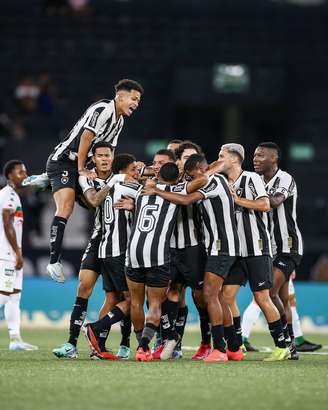 Time do Botafogo na vitória sobre a Portuguesa-RJ. 