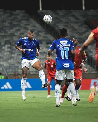 Cruzeiro vence no Mineirão. 