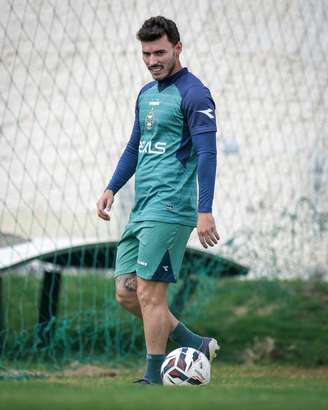 Zeca em treino pelo Coritiba. 