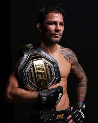 Alexandre Pantoja espera por próximo rival pelo cinturão 