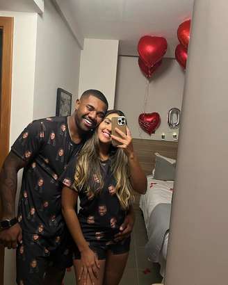 Davi Brito, ex-BBB, com Adriana Paula.