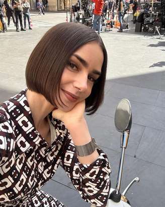 Lily Collins é uma das filhas do cantor britânico
