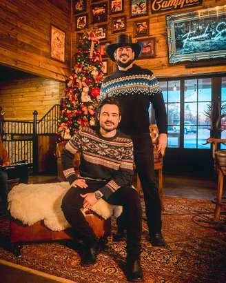 Fernando e Sorocaba trajados para curtir o Natal