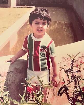 Gugu com a camisa do Fluminense na infância