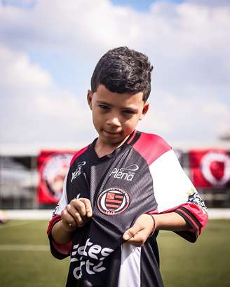 Garotos entre 12 e 15 anos do Flamengo da Vila Maria tem ganhado vários campeonatos. Time joga junto desde os oito anos de idade.