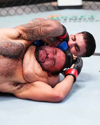 Luta entre Isaac Dulgarian e Yair Del Valle, pelo UFC (Reprodução/UFC)