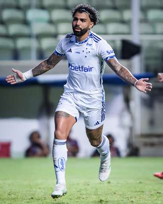 Gabigol marca três vezes. 