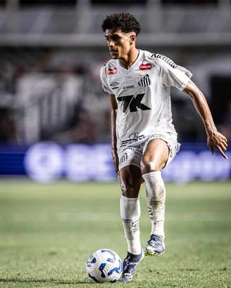 Souza em ação pelo Santos –