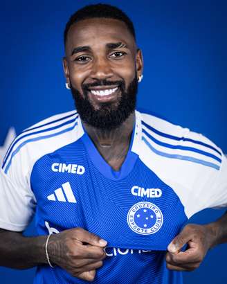Gerson foi apresentado oficialmente no Cruzeiro –