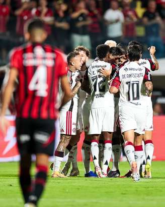 Vitória atacou mais o Flamengo, mas não foi tão eficaz quanto o adversário.