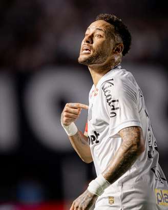 Neymar marca duas vezes na vitória santista sobre o Vasco.