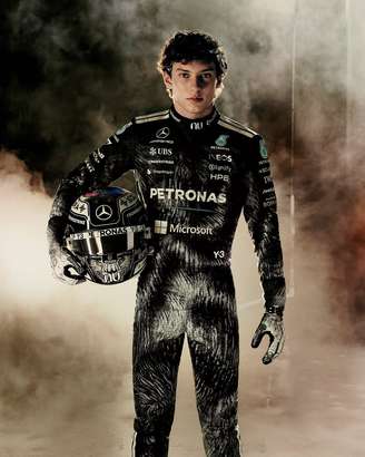 Kimi Antonelli em ensaio de novo uniforme para o GP de Suzuka, no Japão 