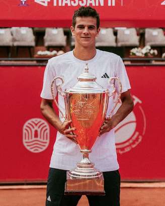 Tenista espanhol vence duelo de gerações em Marrakech e se junta a Fonseca em precocidade.