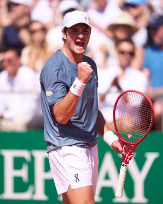 João Fonseca comemora ponteo em quadra 