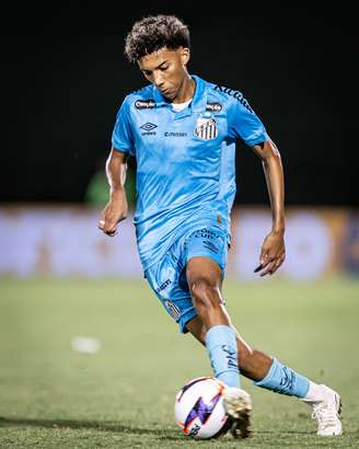 Robinho Jr em campo pelo Santos 