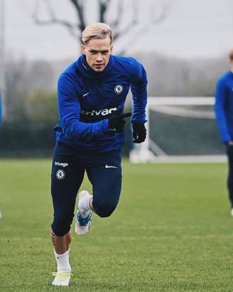 Mudryk tem contrato com o Chelsea até junho de 2030.