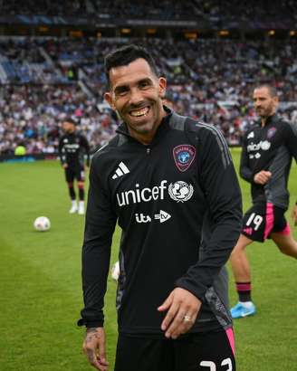 Carlos Tévez mira carreira como técnico na Europa.