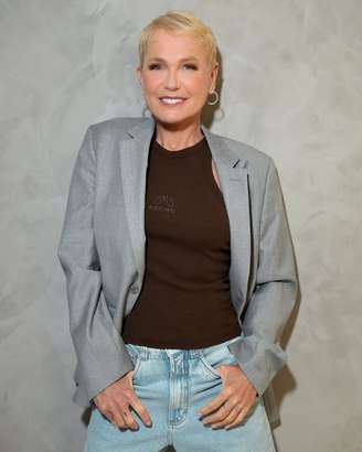 Xuxa mostra resultado de transplante capilar