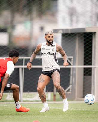 Gabigol durante treinamento do Santos nesta segunda-feira (29) –